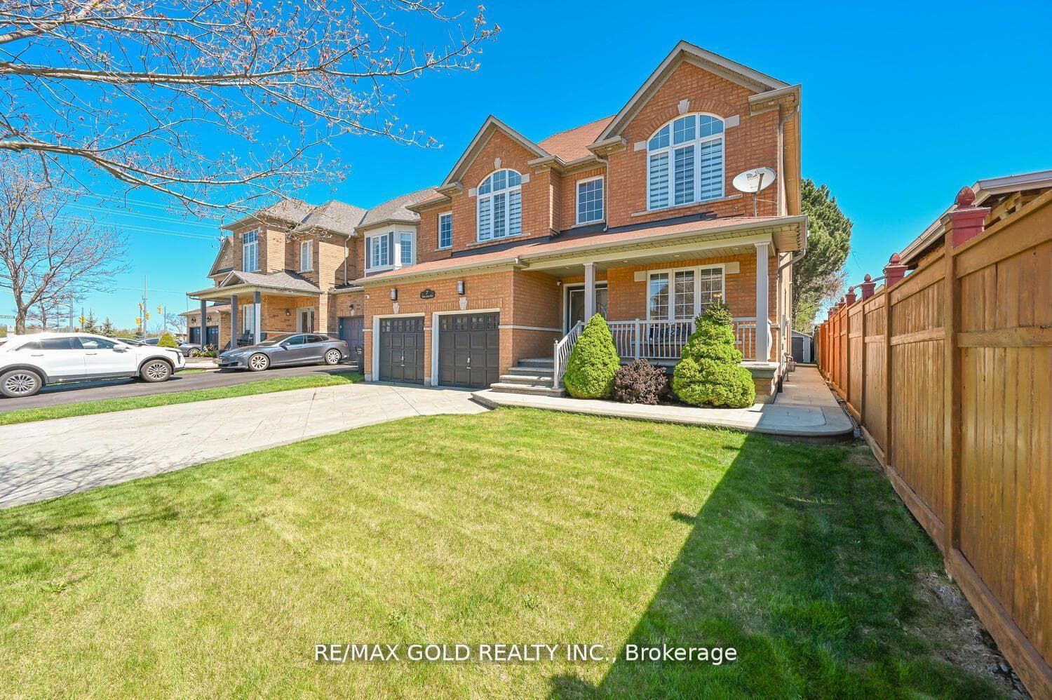 7 Yellow Avens Boulevard photo 3