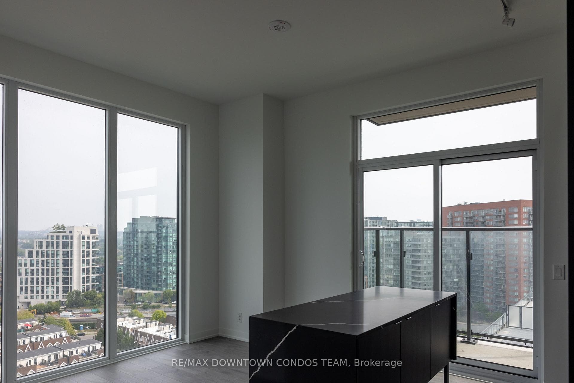 285 Dufferin Street Unit 1410 photo 19