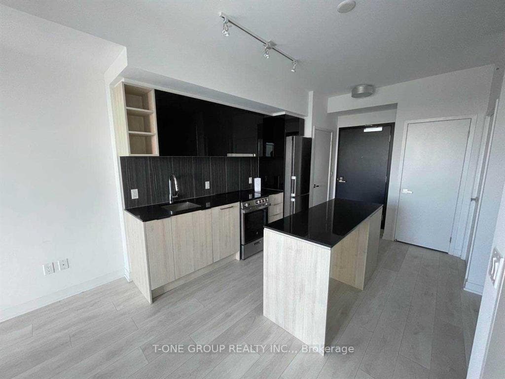 31 Tippett Road Unit 715 photo 9
