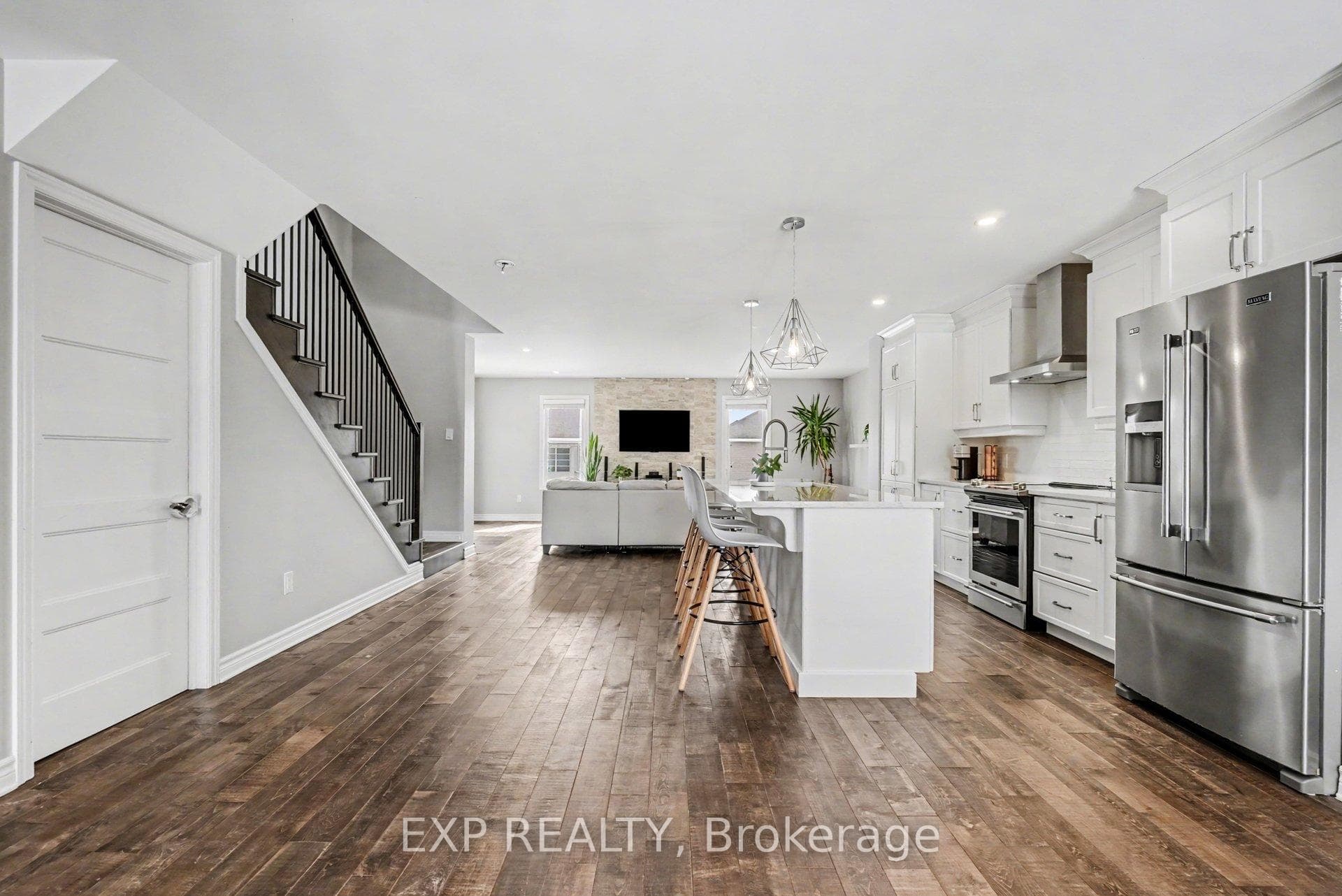 111 DESJARDINS Street photo 14