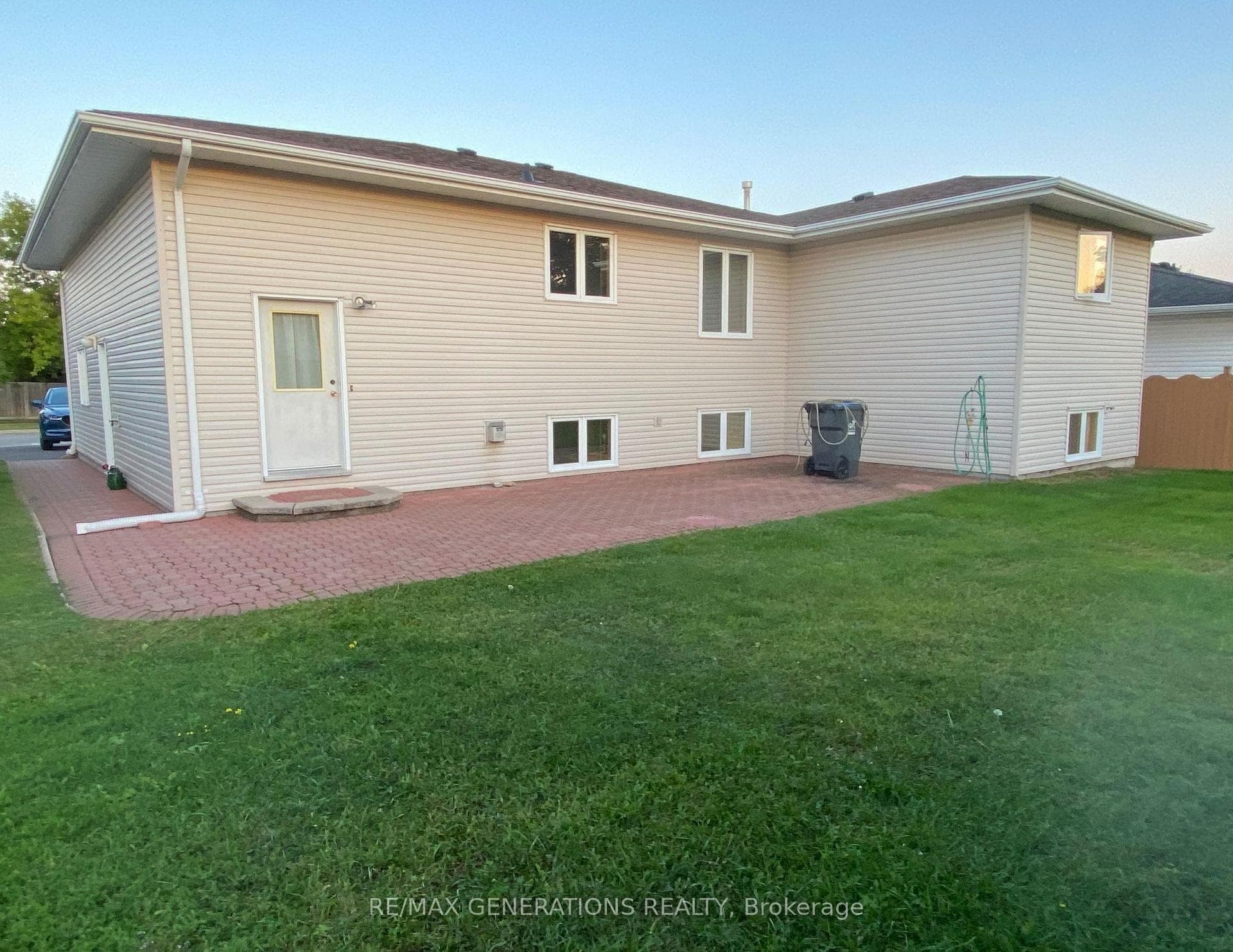 340 Wade Crescent photo 22
