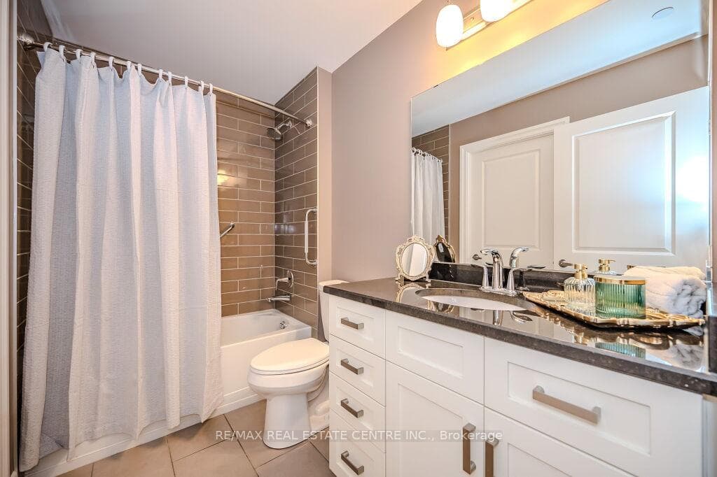 160 Macdonell Street Unit 1506 photo 11