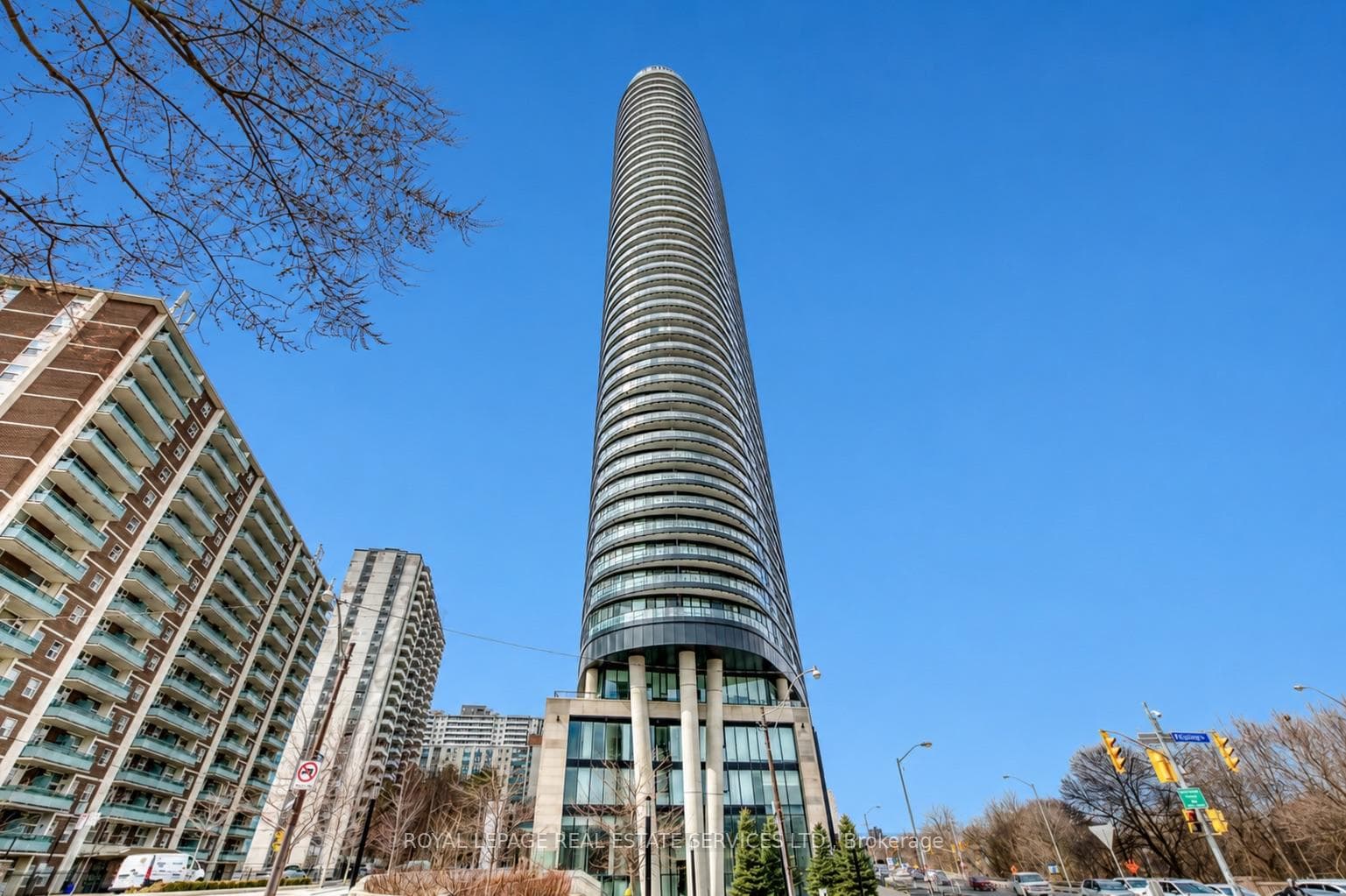 585 Bloor Street Unit 1320 photo 1