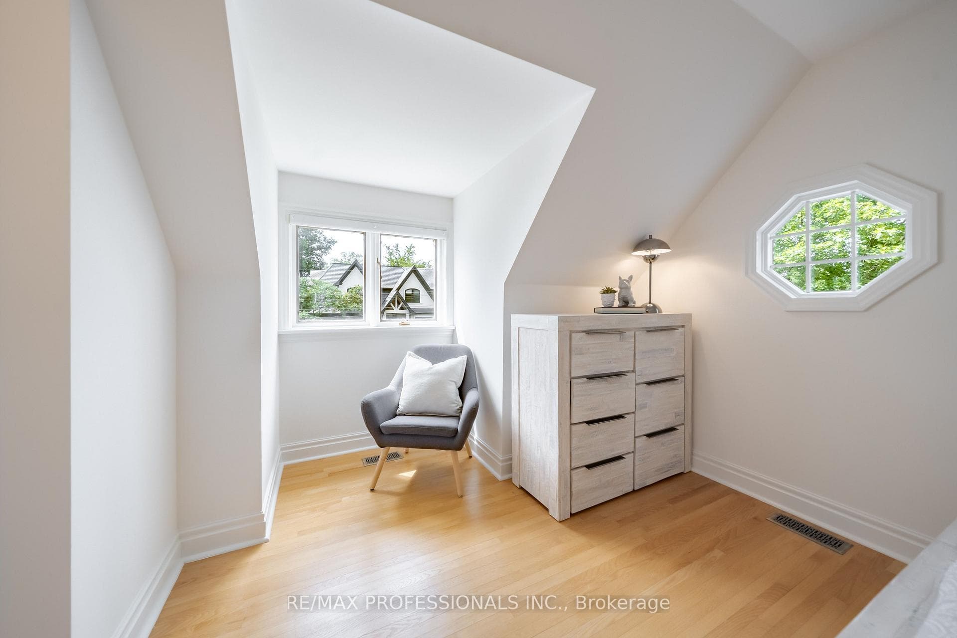 86 Van Dusen Boulevard photo 19