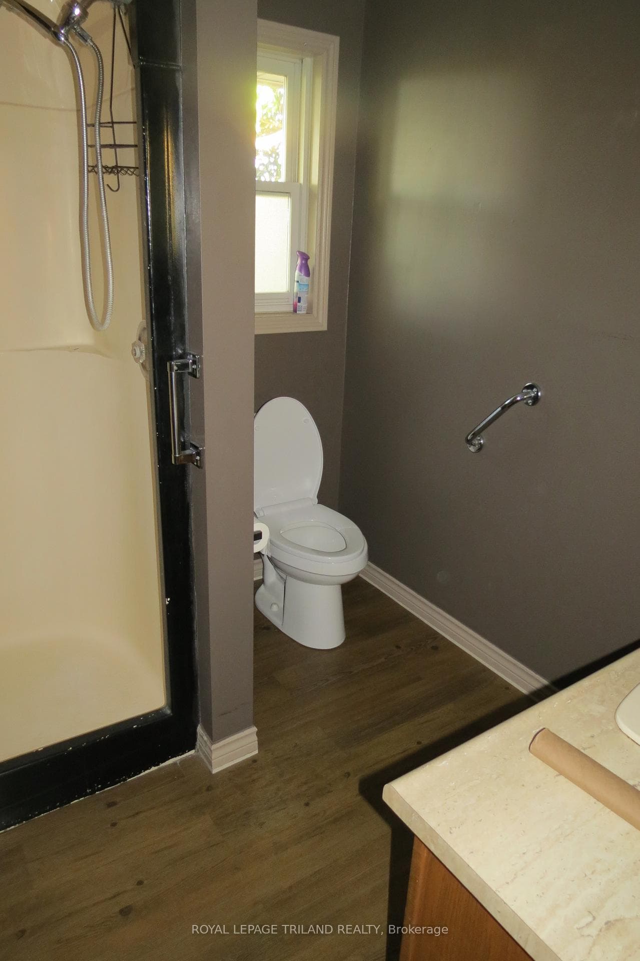 4493 Wonderland Road photo 18