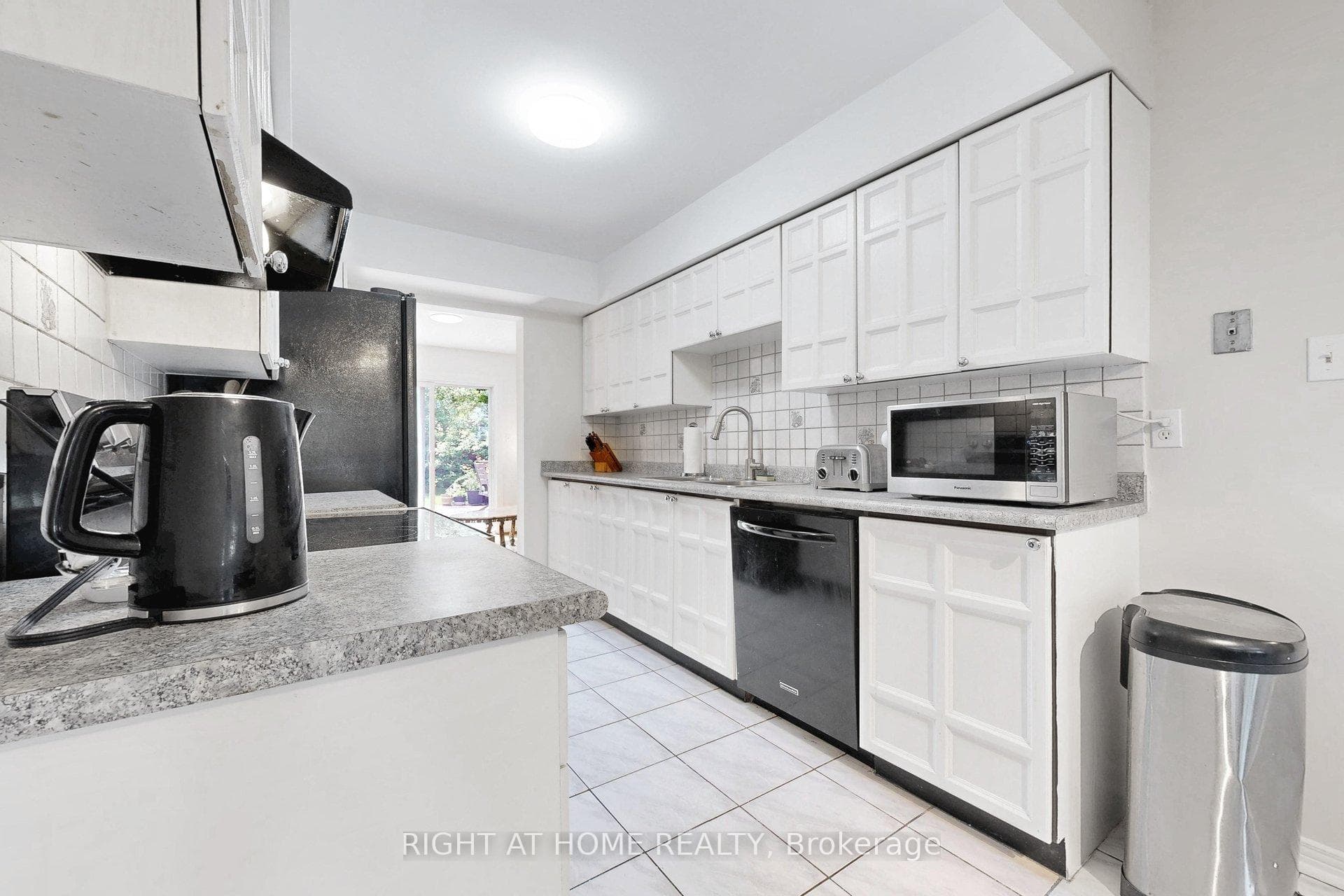 103 Heatherton Way photo 10