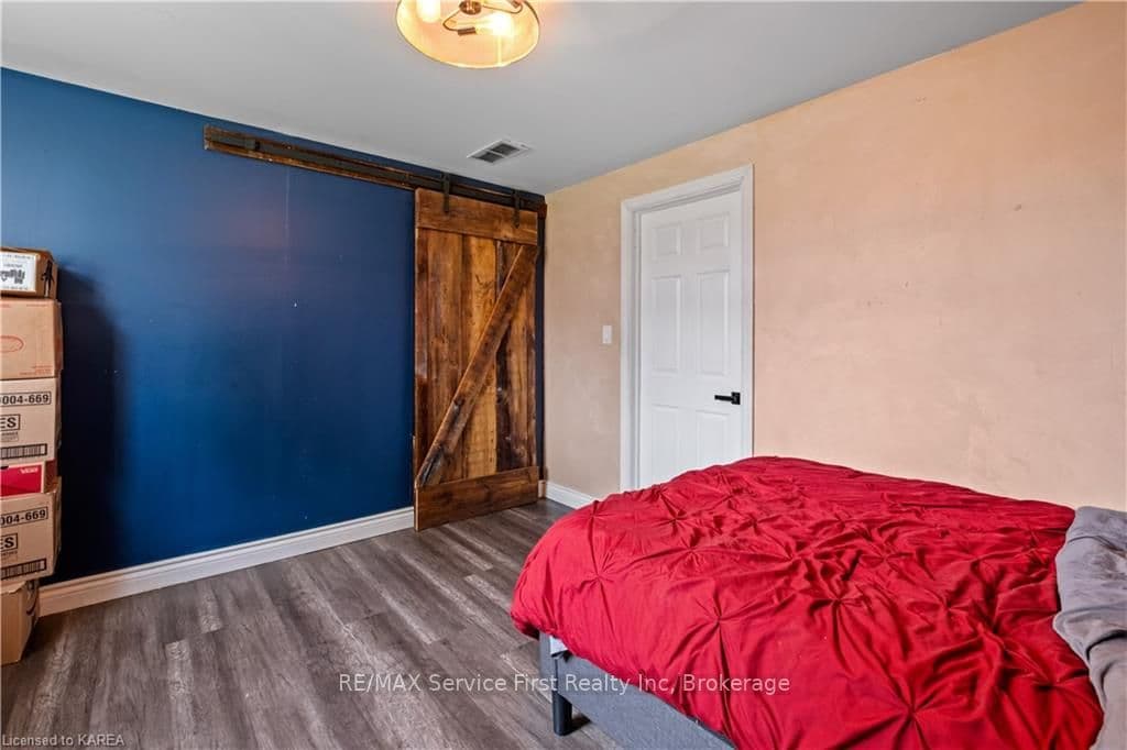 543 FREEMAN Crescent photo 42