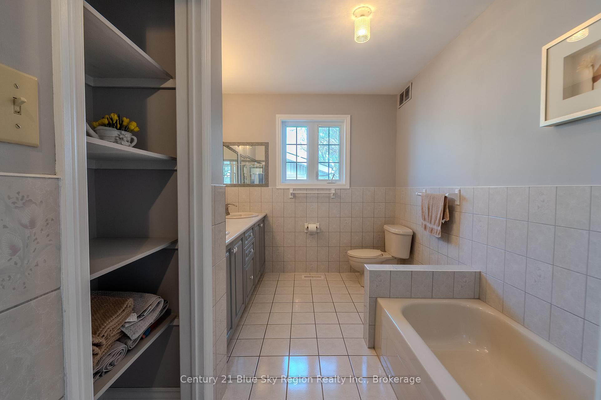 87B Campbell Avenue photo 23