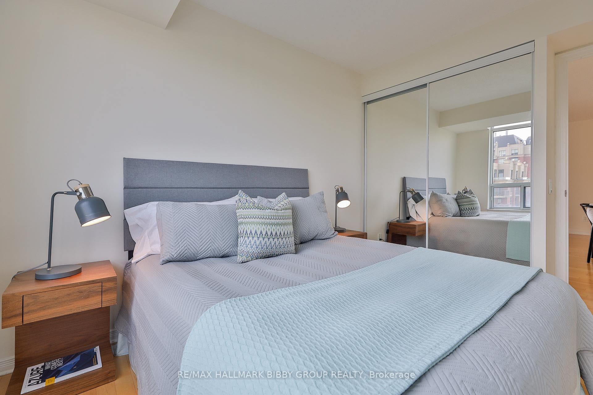 28 Harrison Garden Boulevard Unit 1002 photo 24