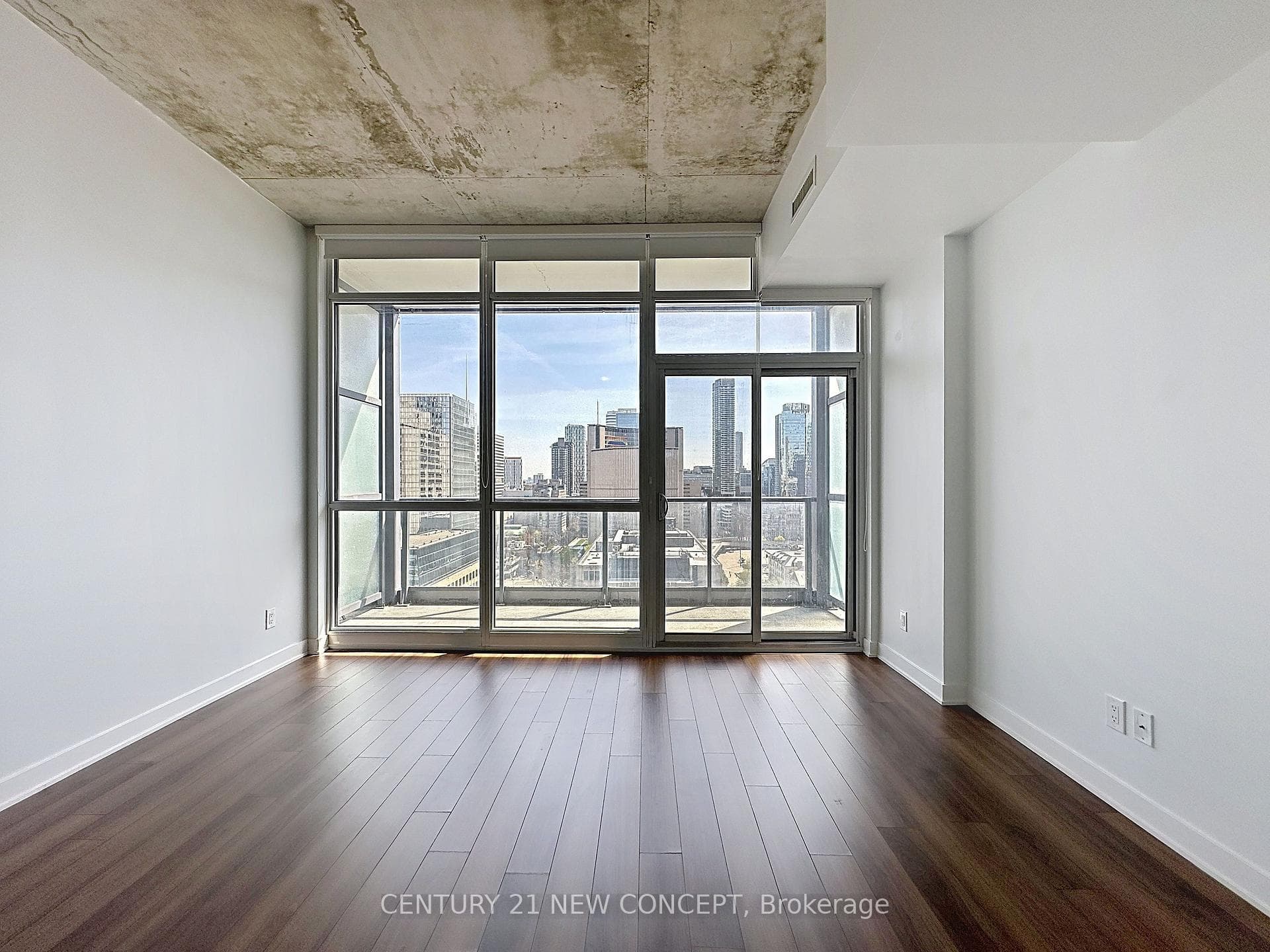 210 Simcoe Street Unit 1909 photo 14