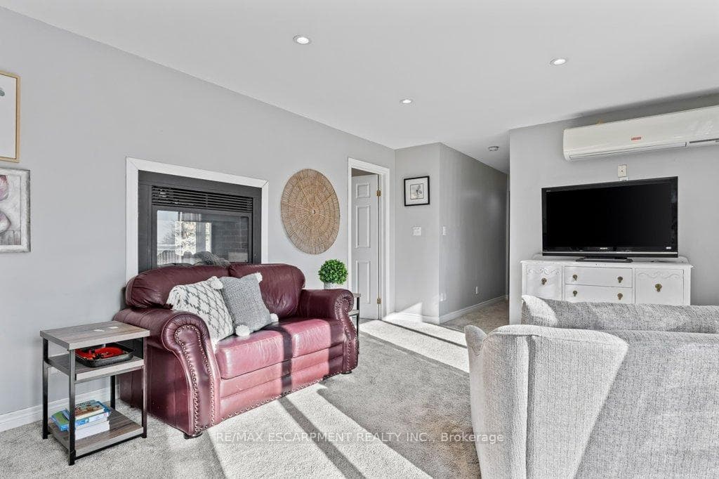 9793 Dickenson Road photo 17