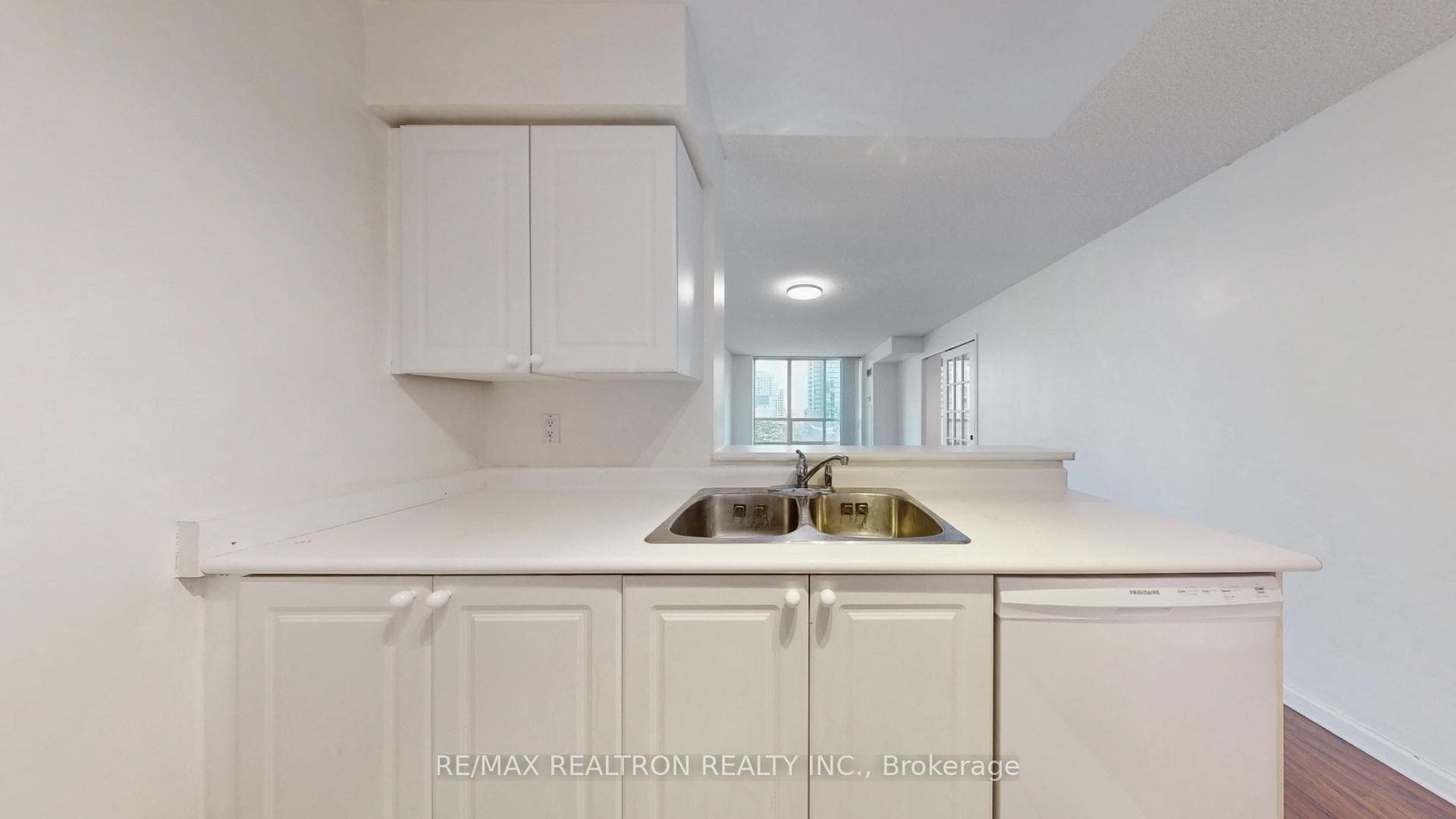 233 Beecroft Road Unit 722 photo 20
