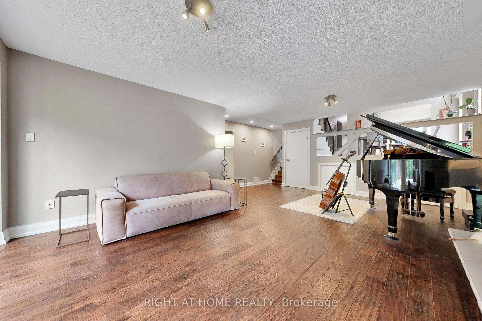 62 Kings College Road photo 17