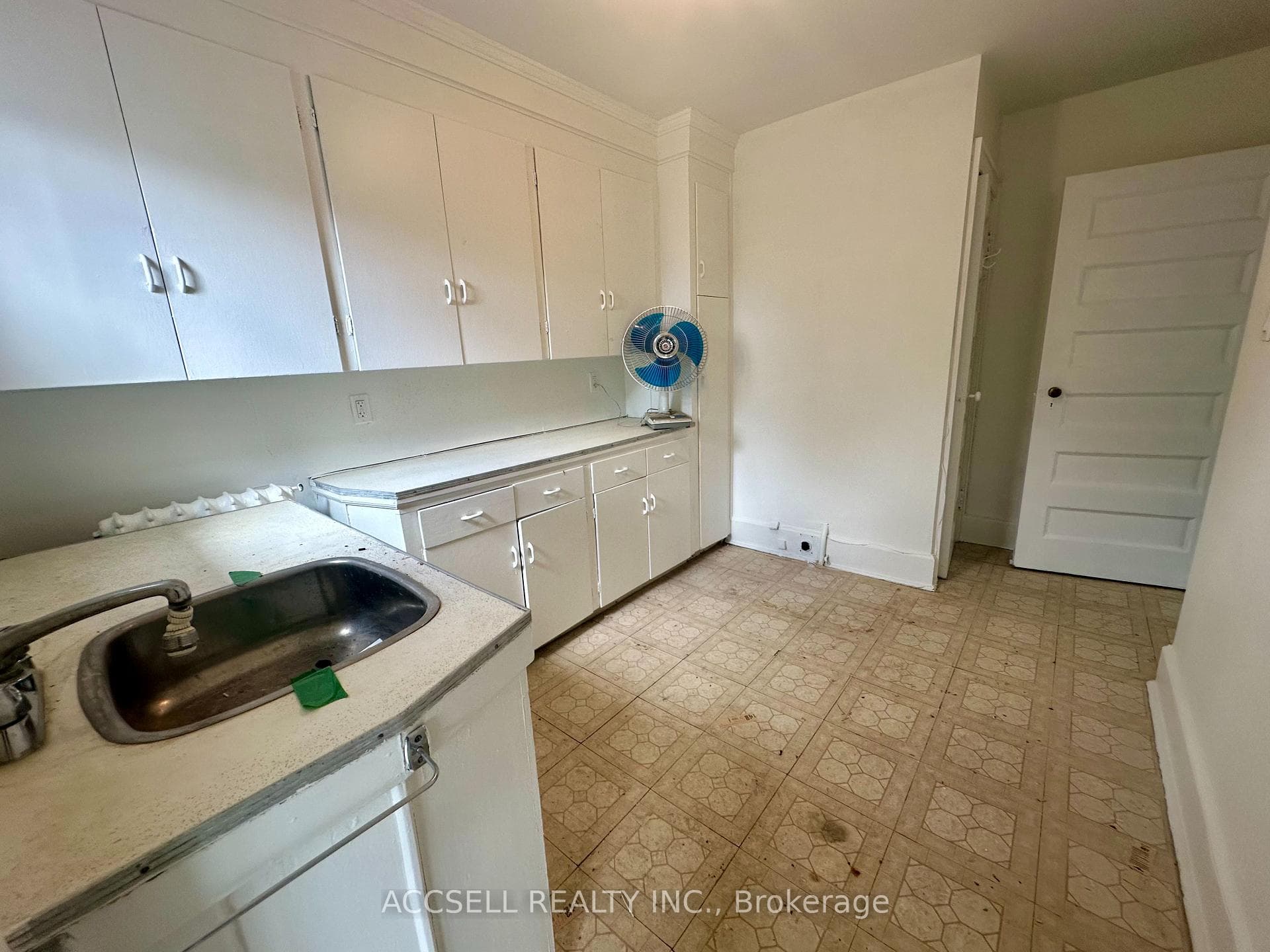 272 Roncesvalles Avenue photo 18