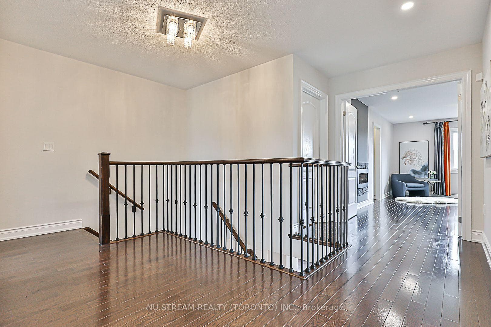 63 Heintzman Crescent photo 15