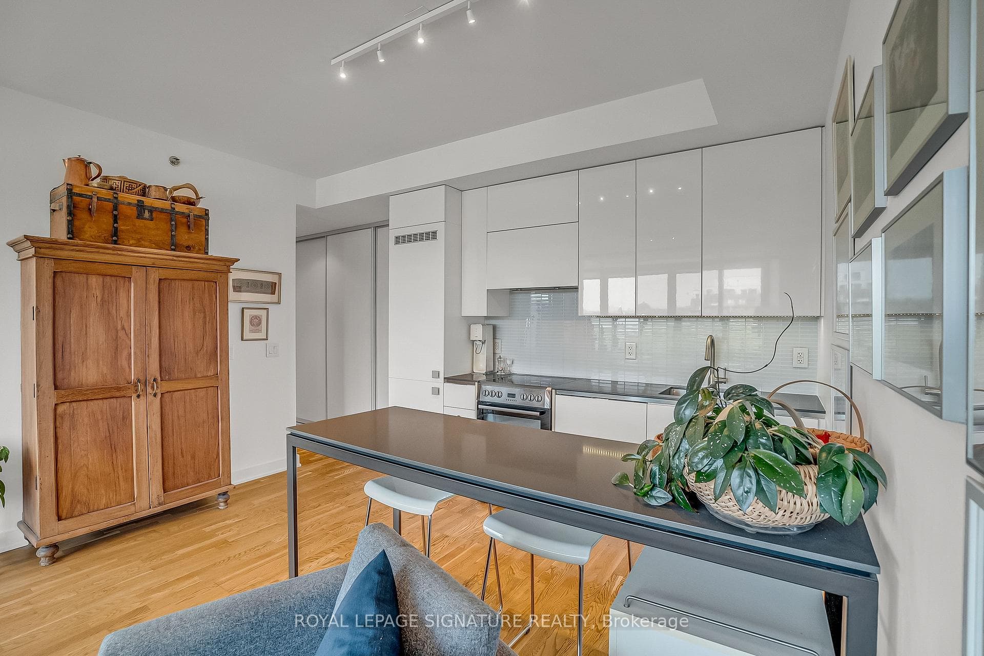 8 Dovercourt Road Unit 609 photo 18