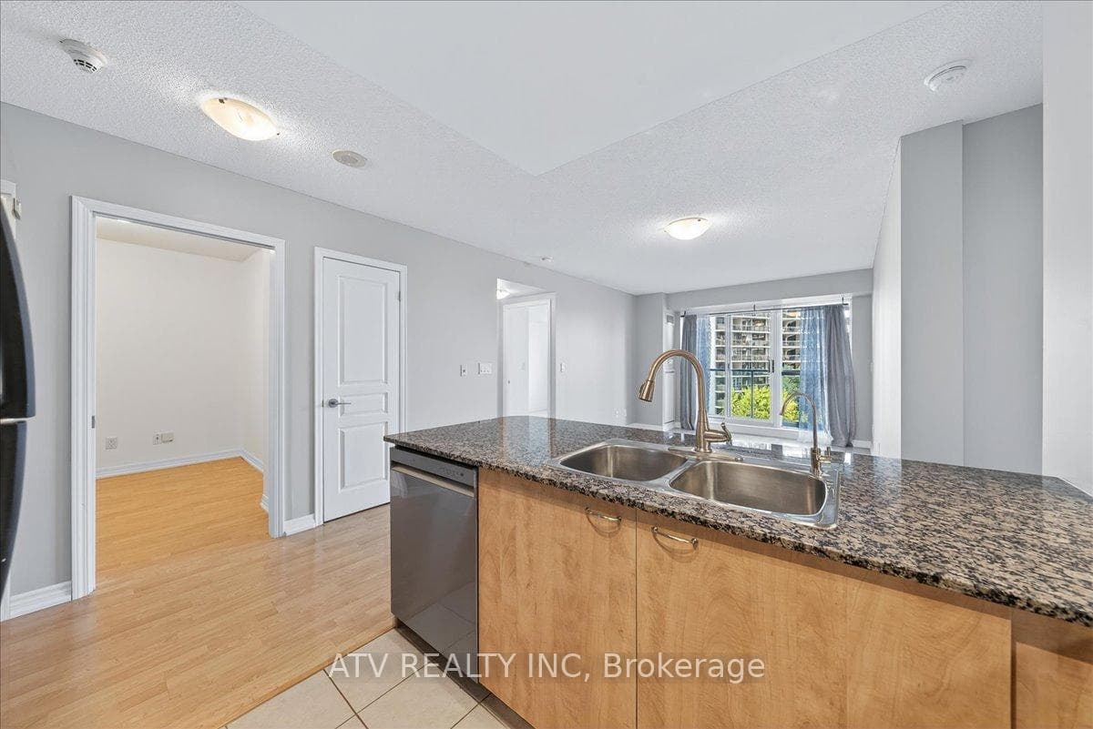 1403 Royal York Road Unit 708 photo 12