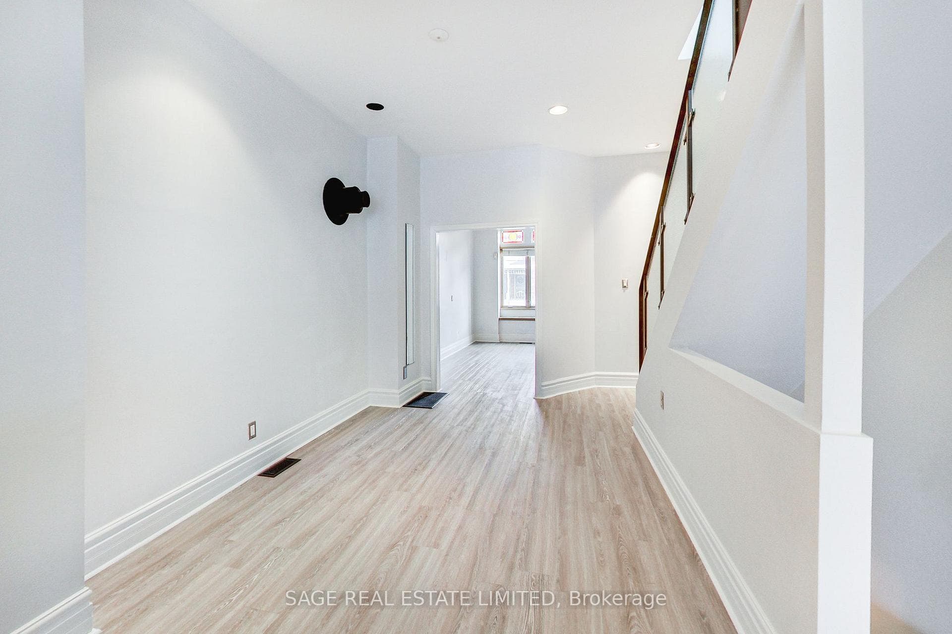 104 Sumach Street photo 8