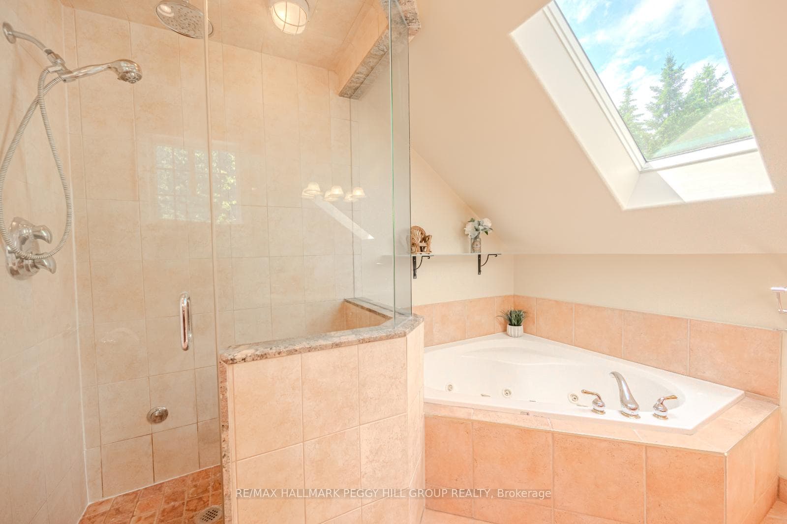 8 Red Oak Crescent photo 15