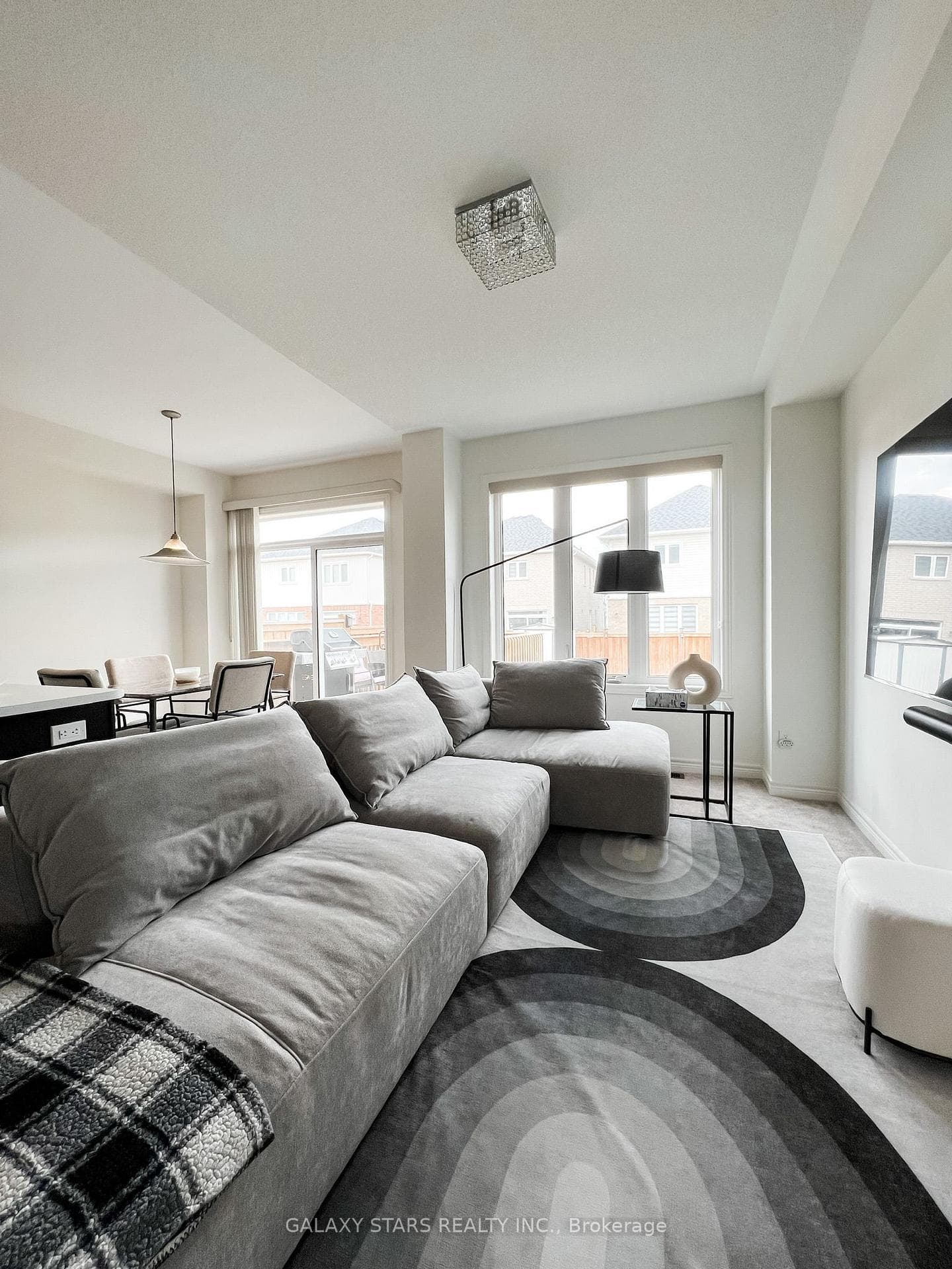 35 Hartley Avenue photo 2