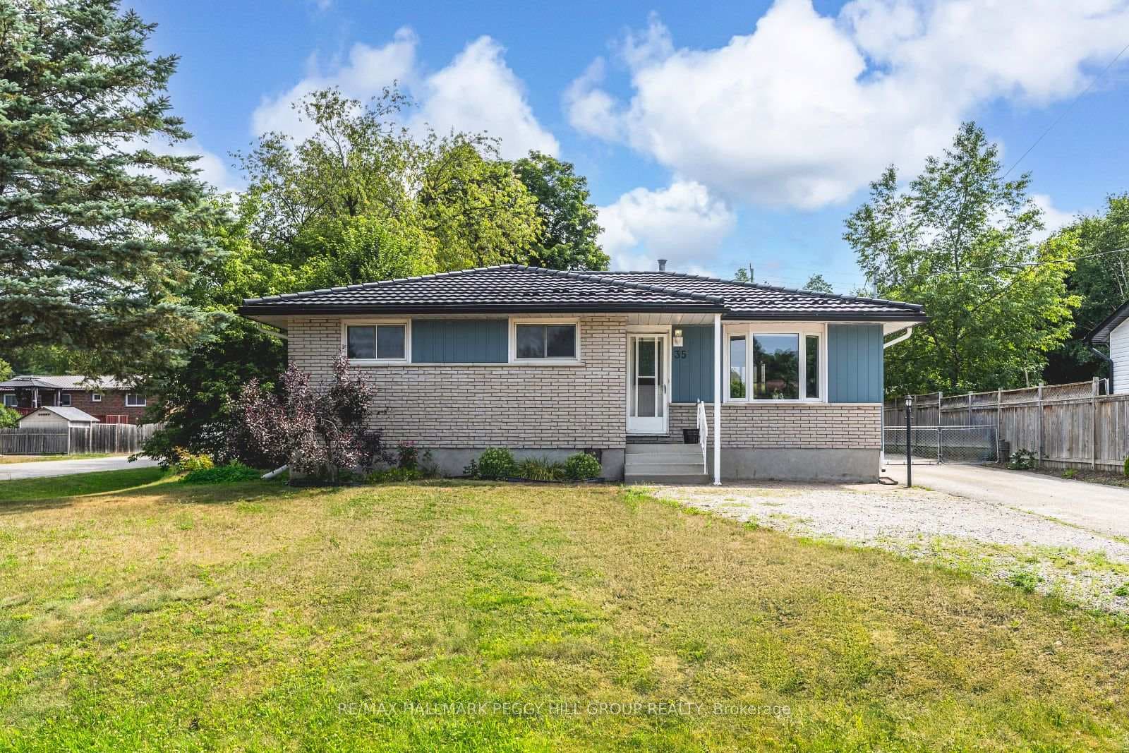 35 Ashburton Crescent photo 1