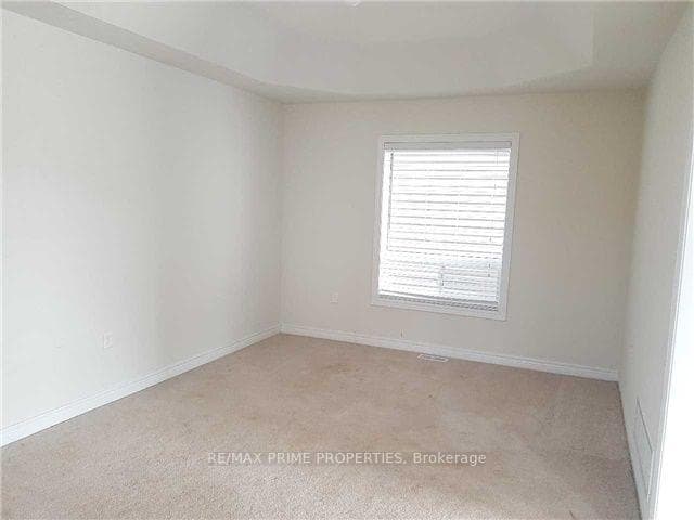 17 Robert Wilson Crescent photo 4
