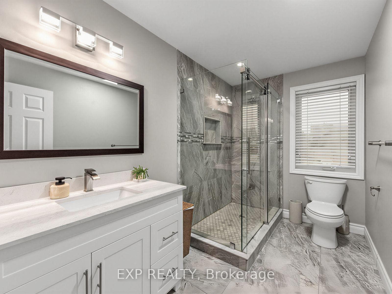 129 Franklin Avenue photo 25