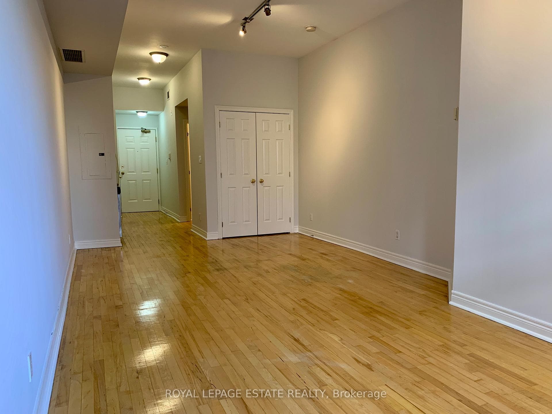 204-524 Living/Dining