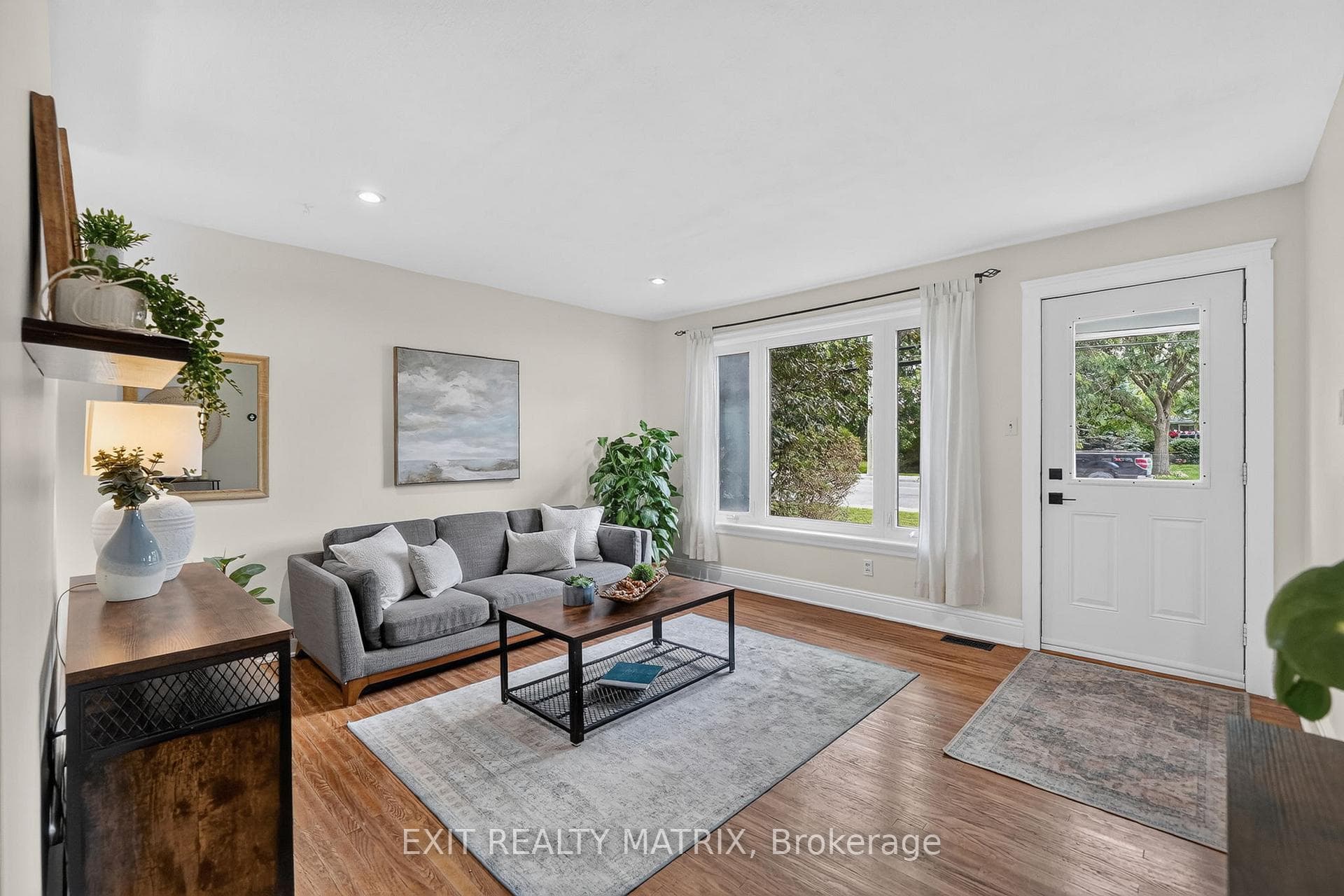 8150 Victoria Street photo 5
