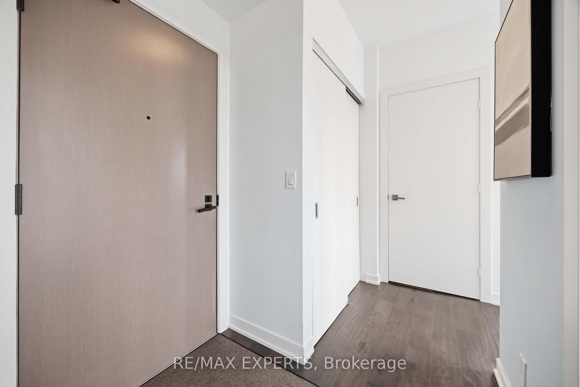 223 St Clair Avenue Unit 1007 photo 3