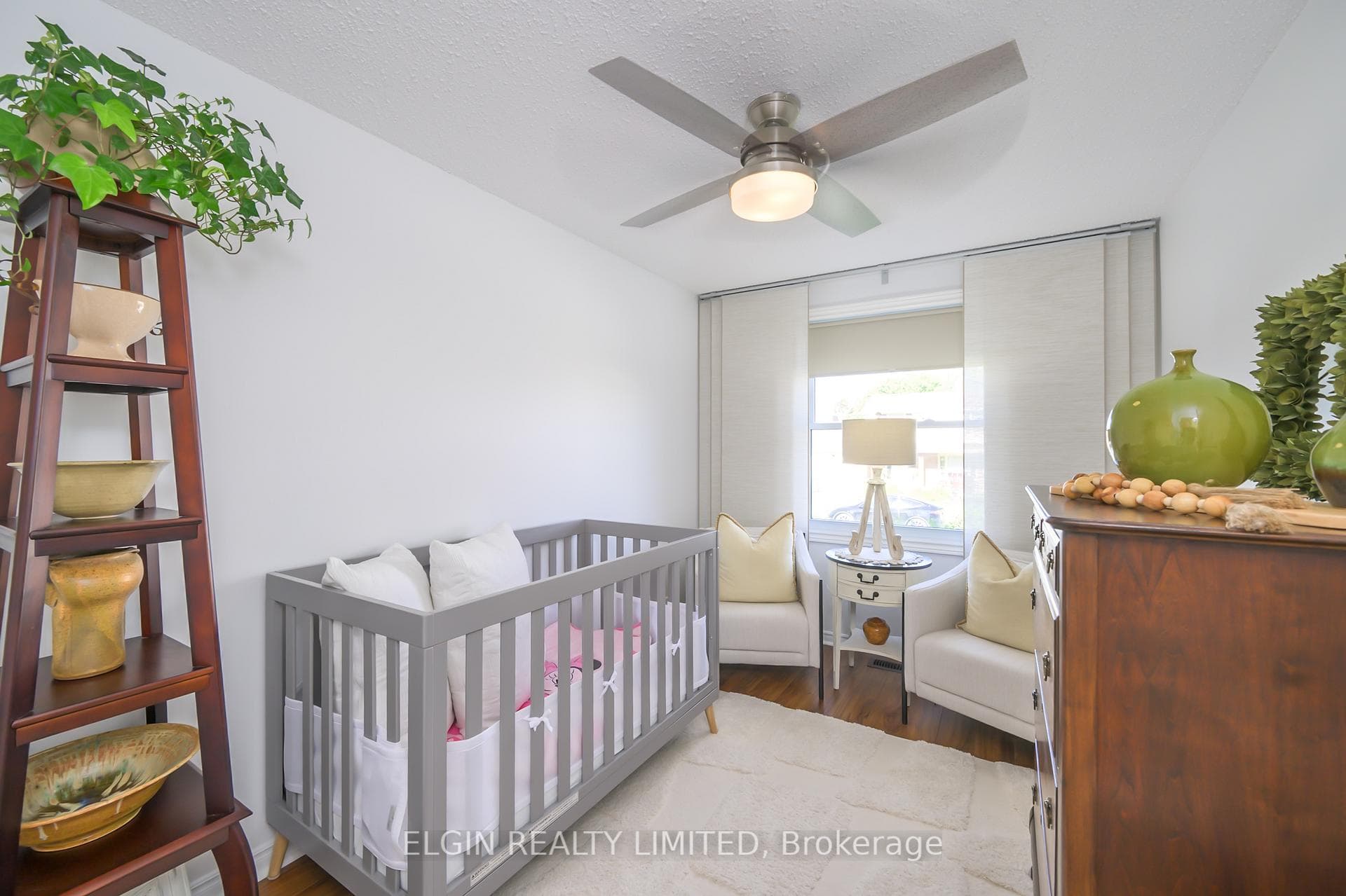 36 LUTON Crescent photo 25