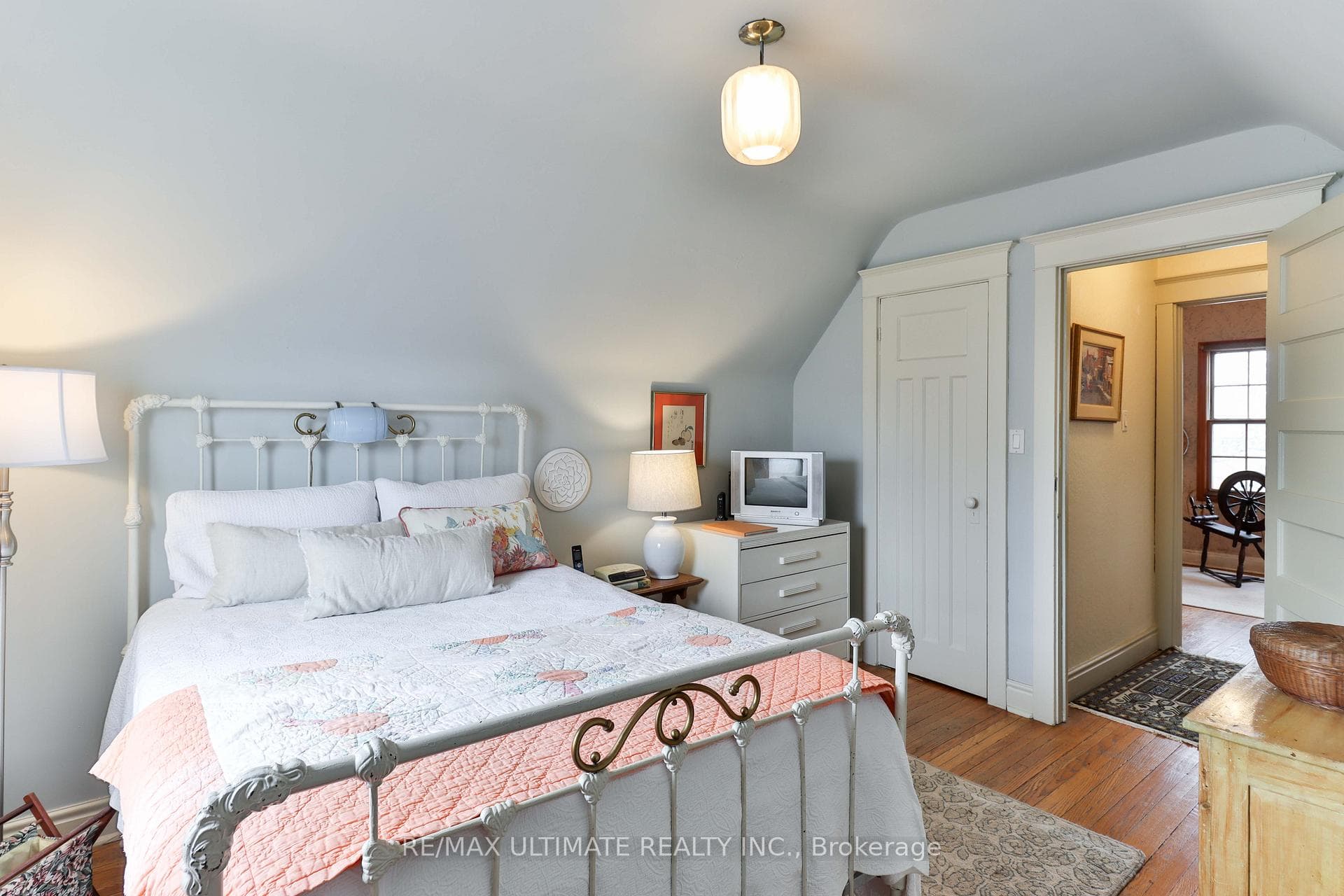 407 Arlington Avenue photo 9