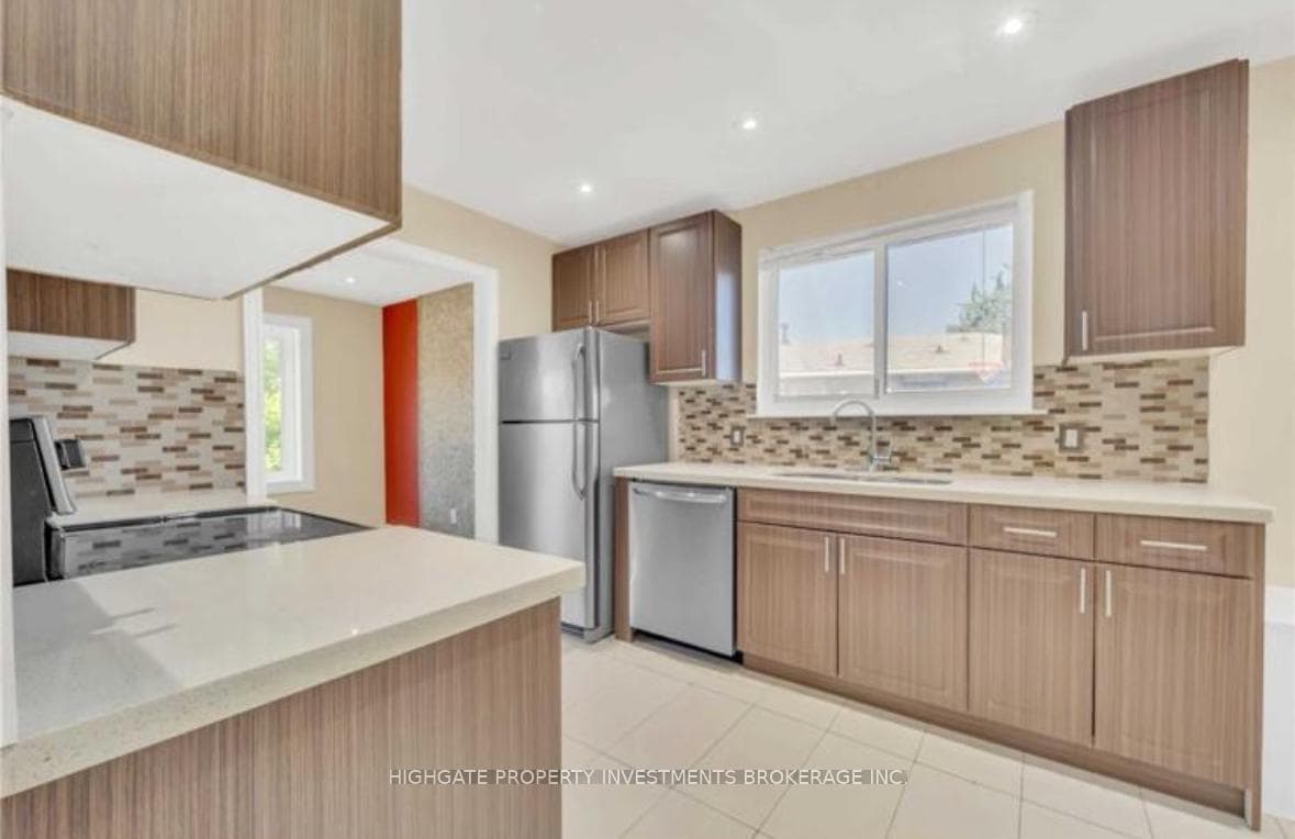 36 Reigate Avenue Unit Main photo 7