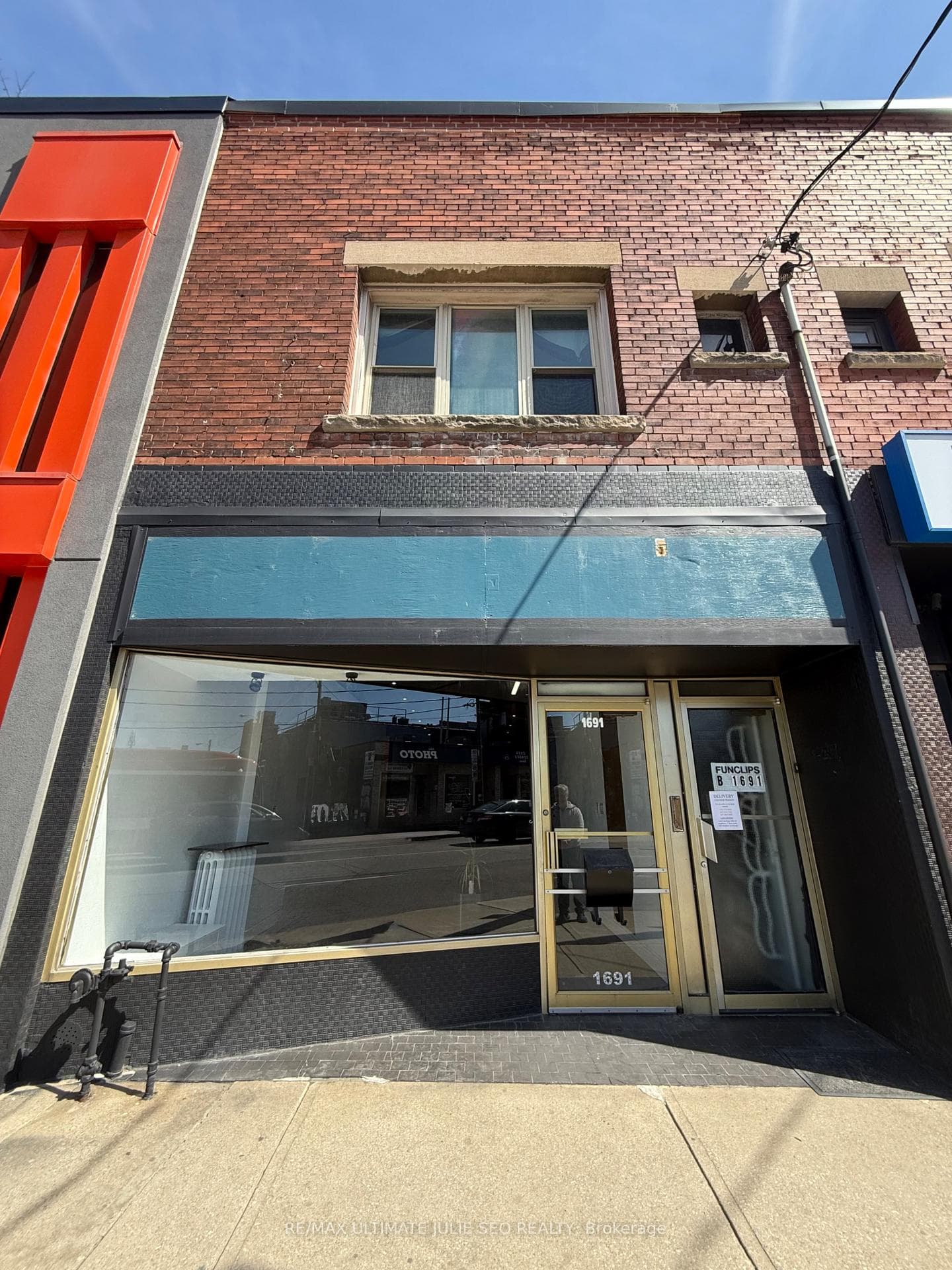 1691 Dufferin Street photo 2