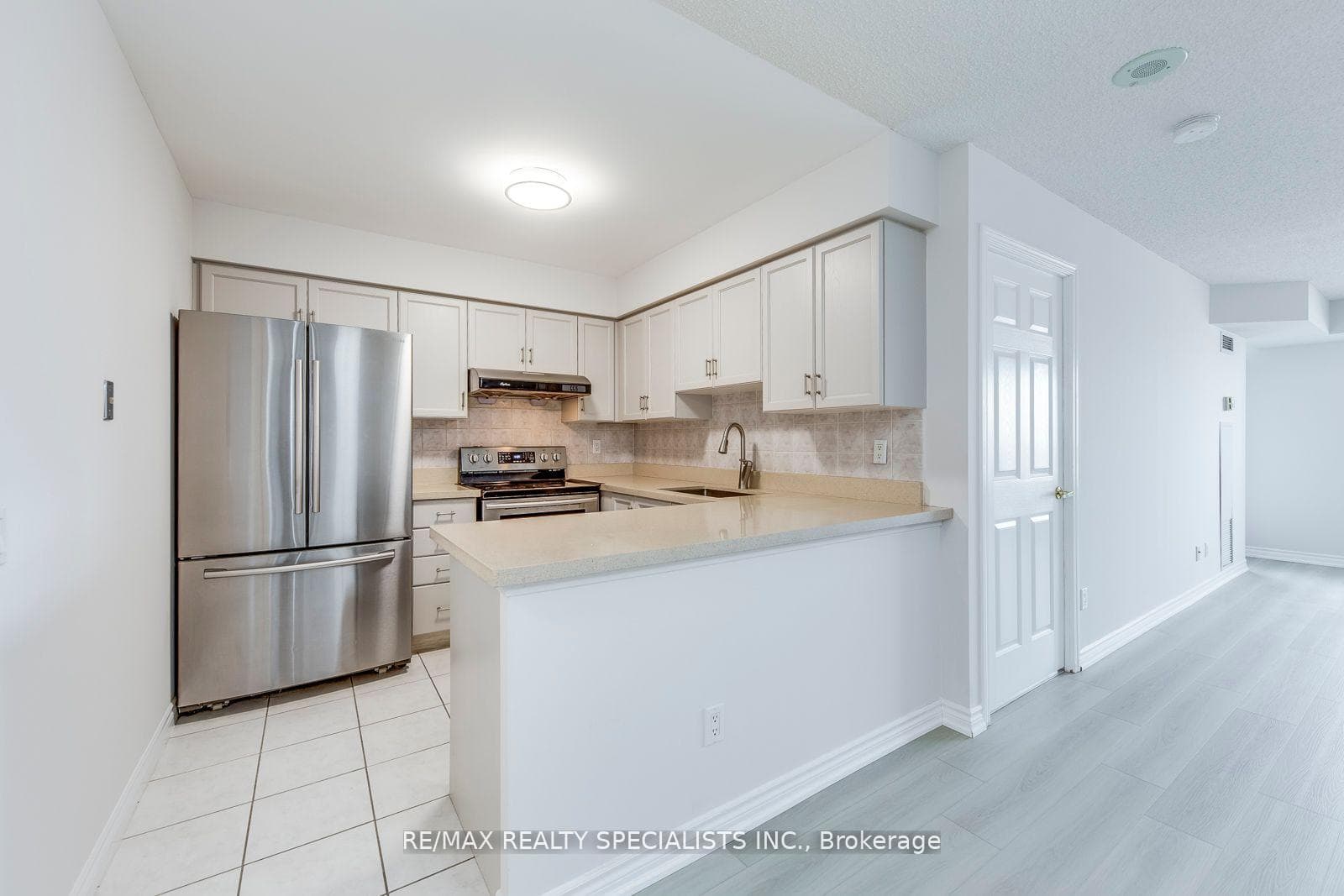 35 Kingsbridge Garden Circle Unit 807 photo 17