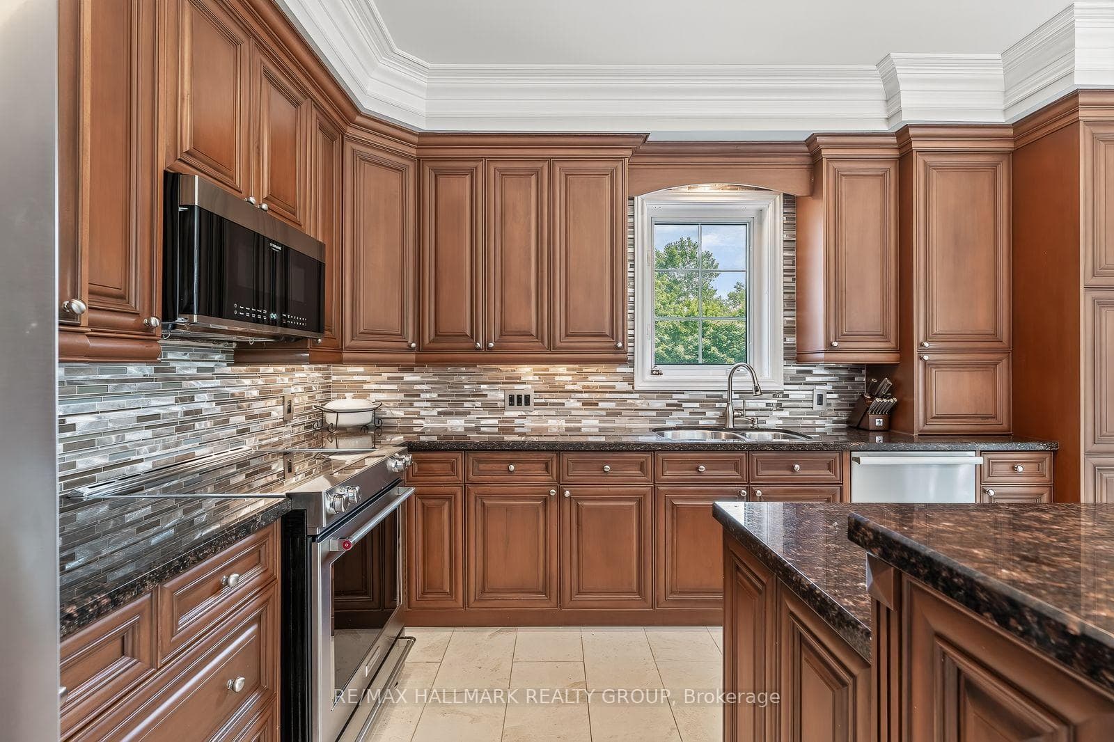1954 Lobelia Way photo 18
