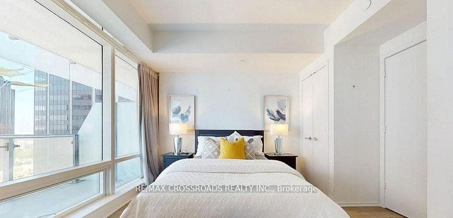1 Bloor Street Unit 3208 photo 15