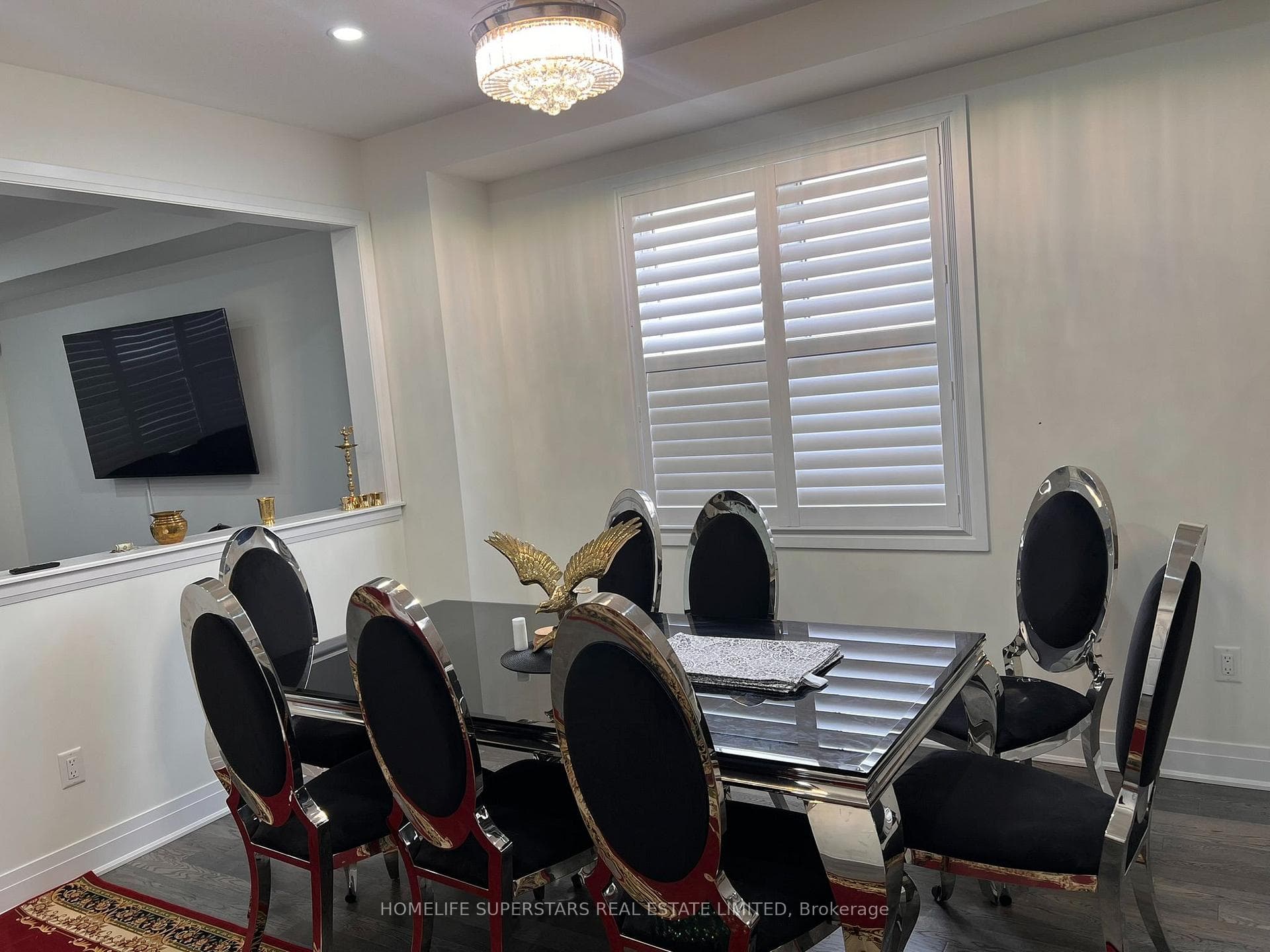 188 AVIRON Crescent photo 6