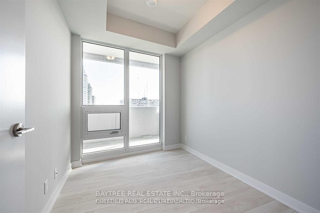 2221 Yonge Street Unit 2202 photo 8