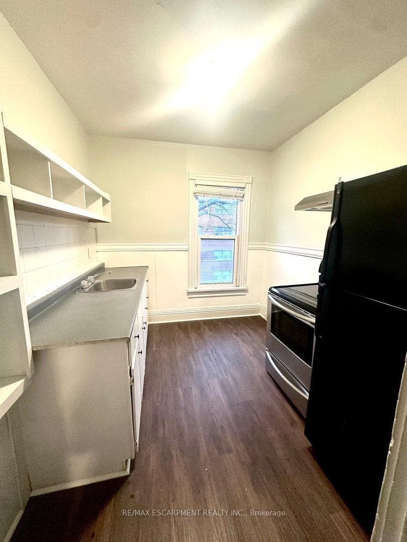 107 Erie Avenue Unit UPPER photo 7