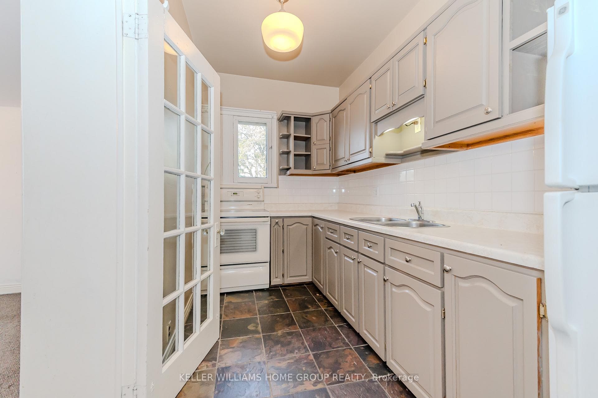 413 Waterloo Avenue photo 23