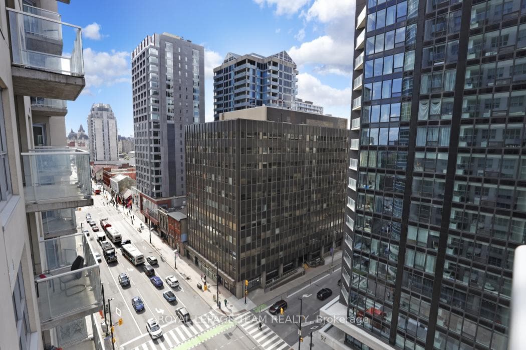 242 Rideau Street Unit 1303 photo 35