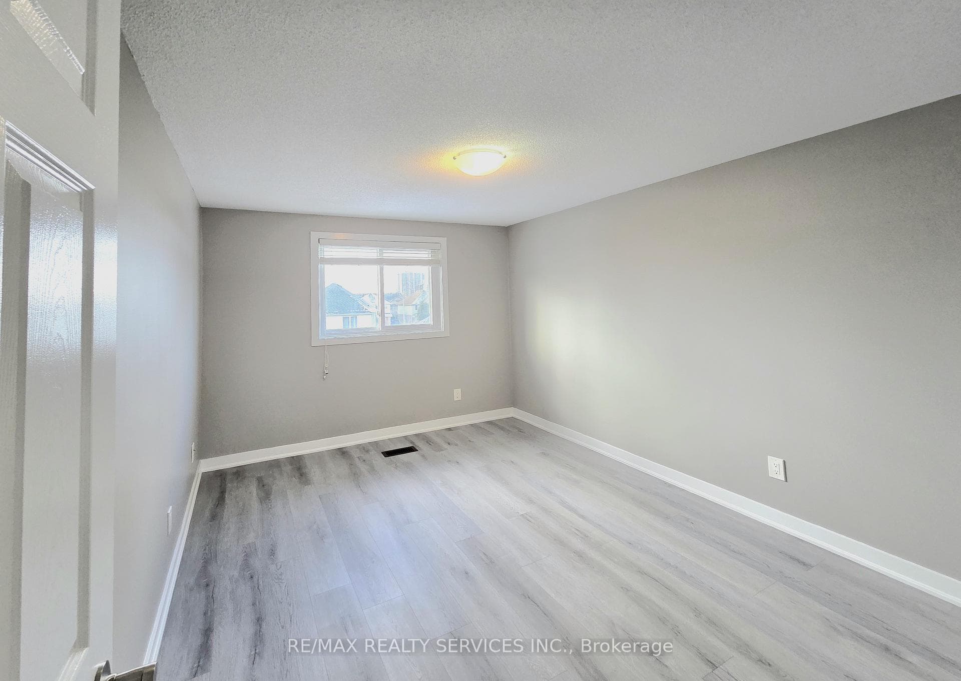 662 Elgin Street photo 34
