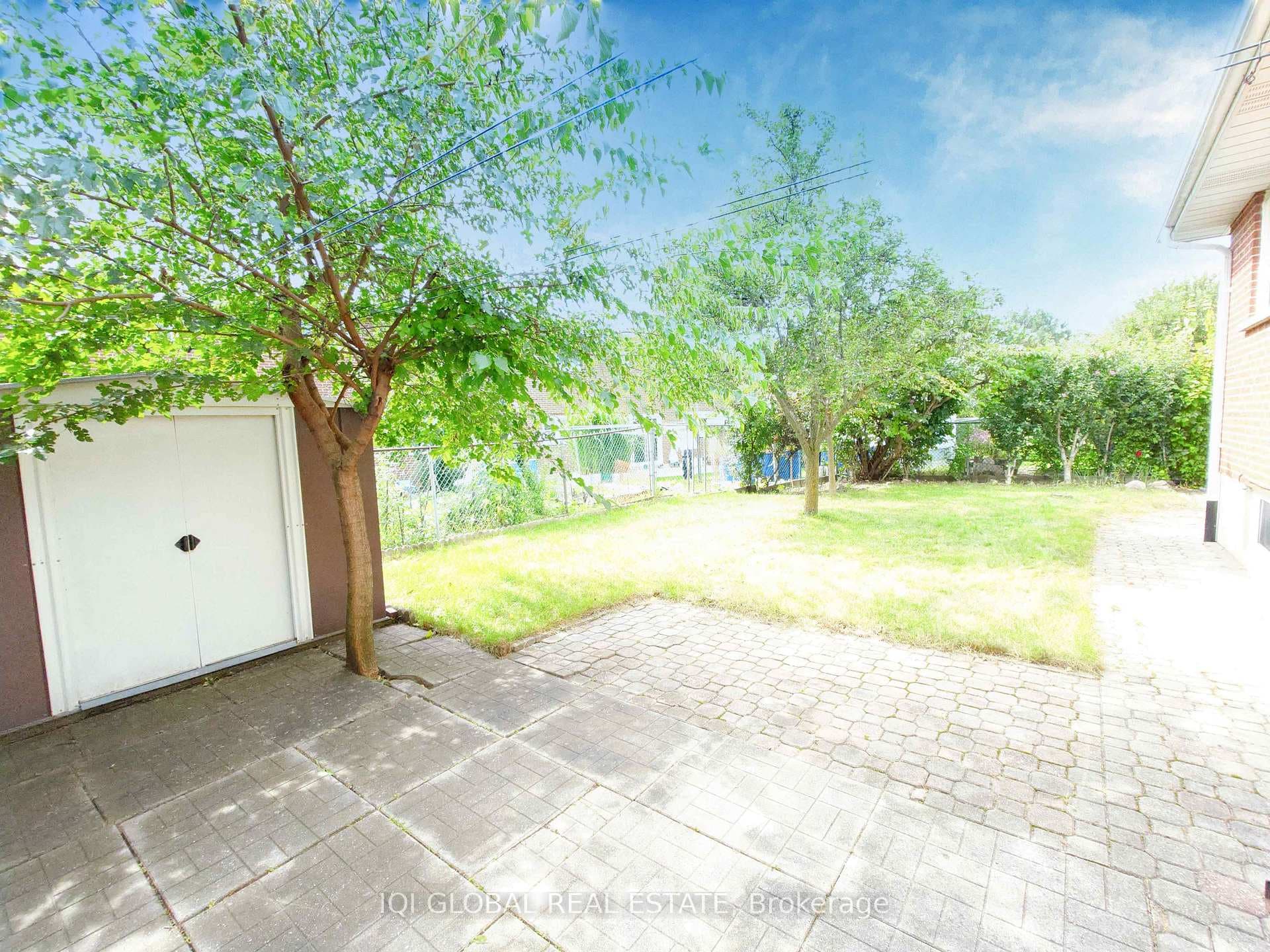 105 Empringham Crescent photo 27
