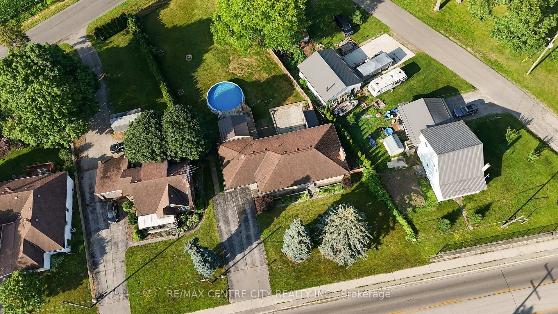 303 Simcoe Street photo 38