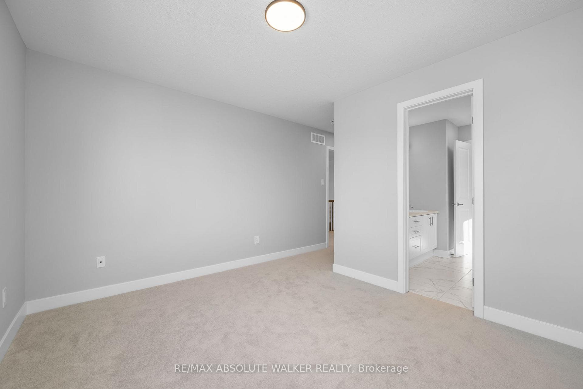 584 Paakanaak Avenue photo 23