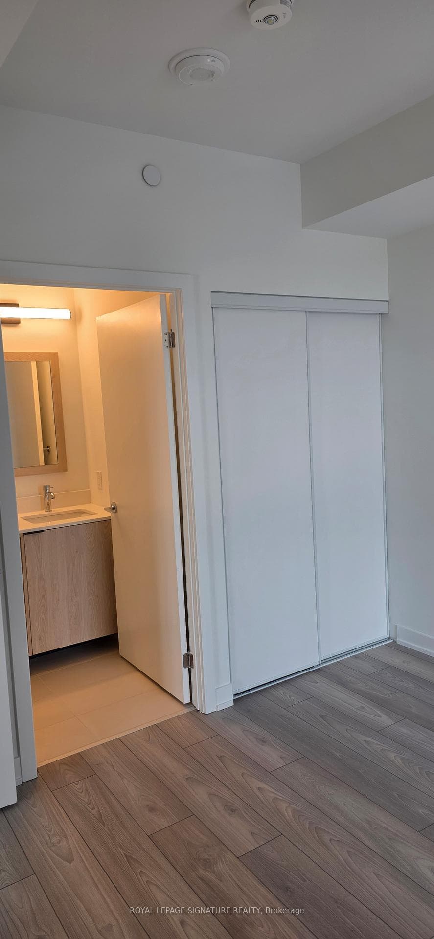 1007 The Queensway N/A Unit 1303 photo 20