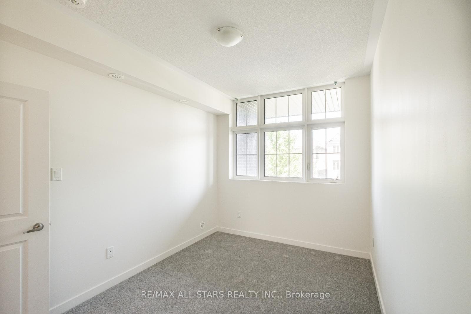 1 Whitaker Way Unit 218 photo 17