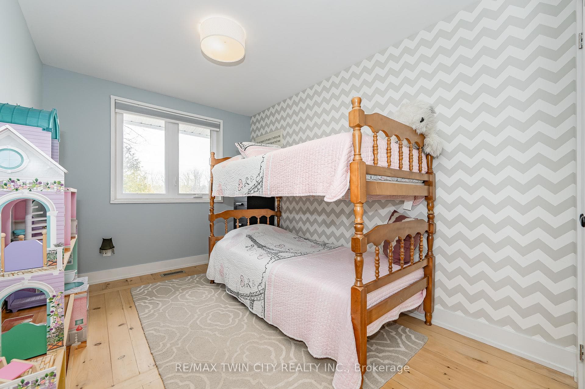 647 Brant-Waterloo Road photo 27