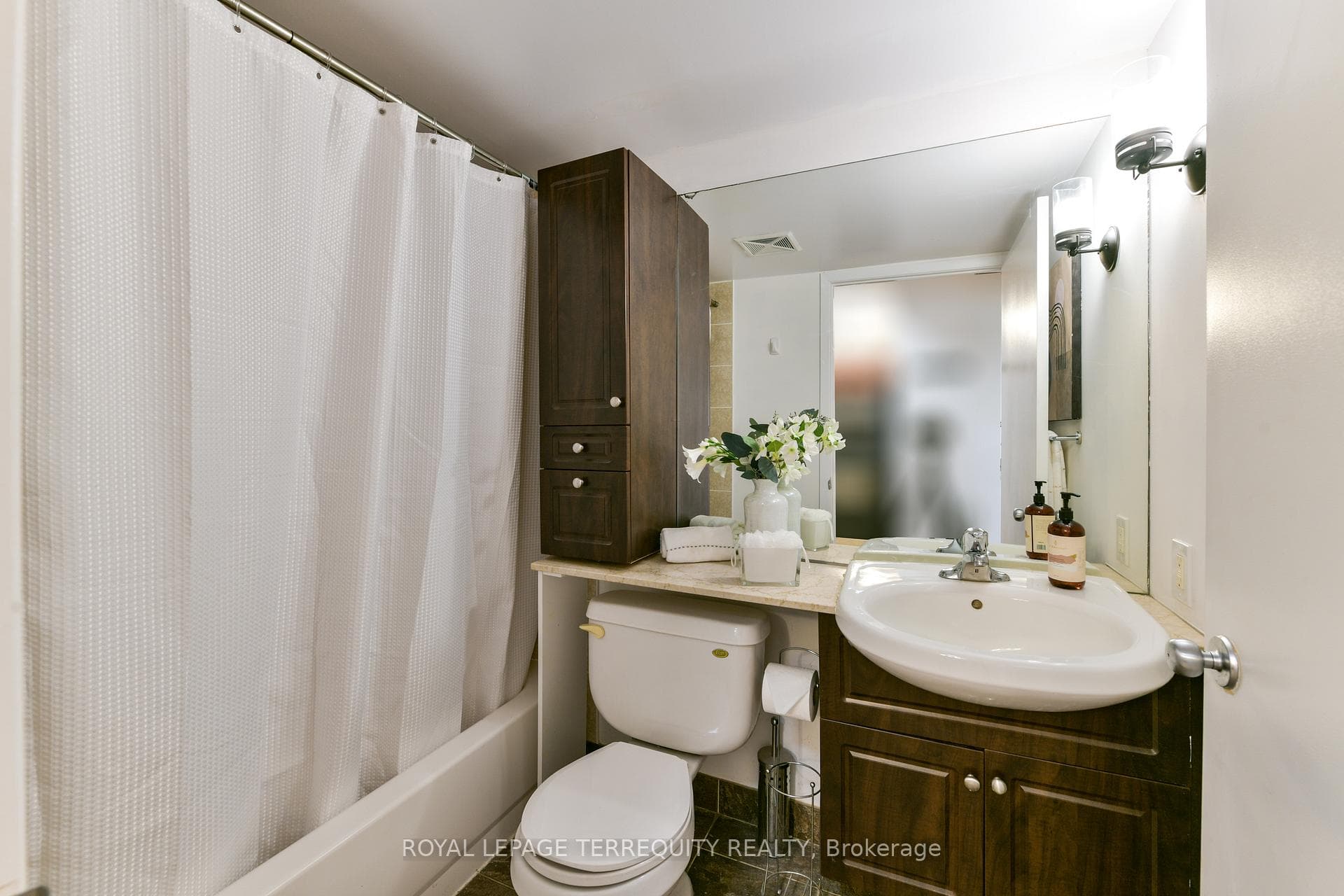 1040 The Queensway N/A Unit 705 photo 34
